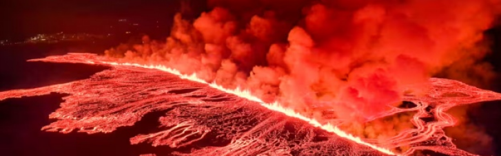 В Исландии из-за извержения вулкана власти объявили чрезвычайное положение и эвакуацию