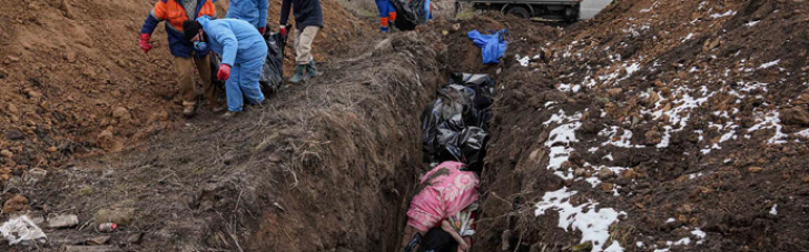 В Мариуполе россияне свозят в супермаркет трупы, которые вымыло из могил: есть сильная угроза эпидемии (ФОТО 18+)