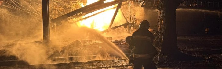 Оккупанты ночью ударили по Полтавщине: на Кременчугском НПЗ вспыхнул пожар
