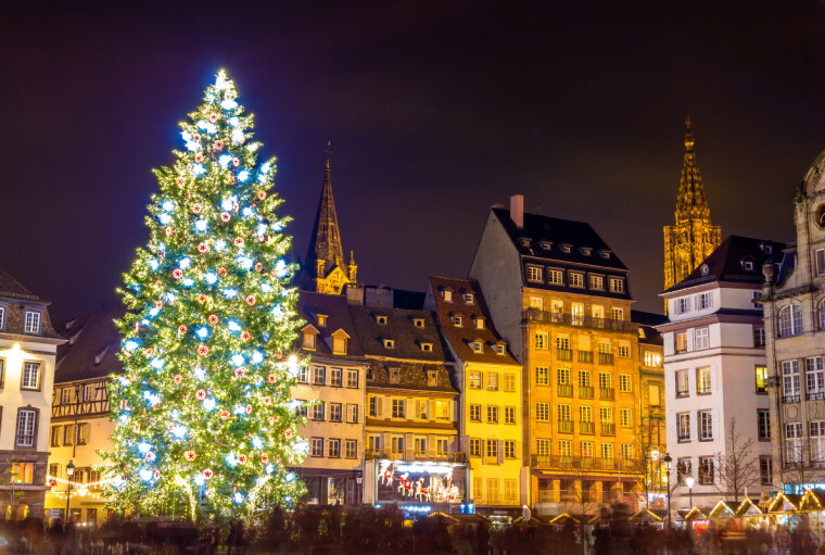Новогодняя елка в Страсбурге (фото: europeanbestdestinations.com)