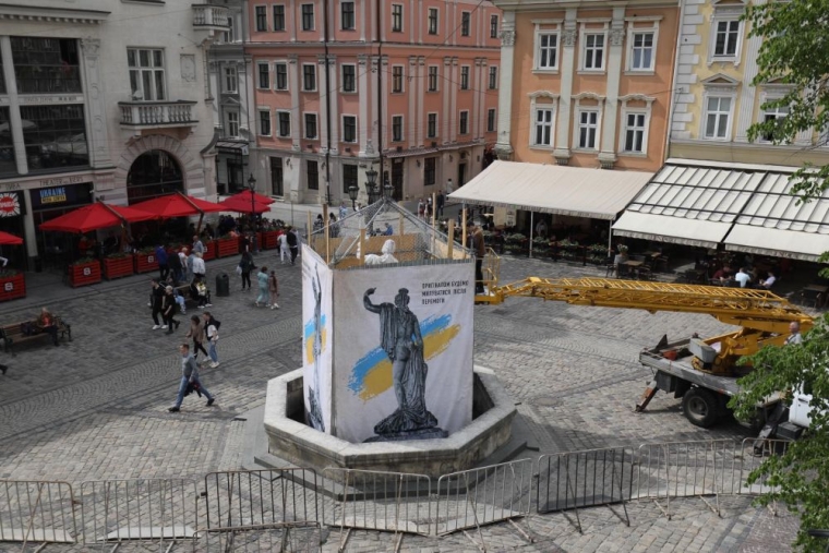 Один из фонтанов на площади Рынок
