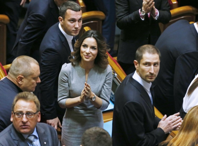Народные депутаты Украины Злата Огневич и Денис Силантьев во время заседания Верховной Рады