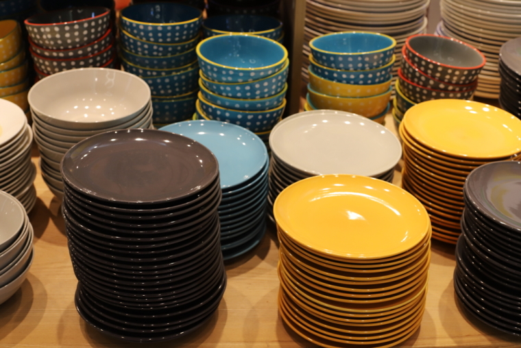 Огромное разнообразие тарелок в современном мире позволяет выбрать наиболее подходящий вариант для любого застолья и вкуса
