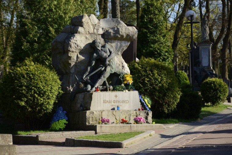 Могила Івана Франка на Личаківському кладовищі