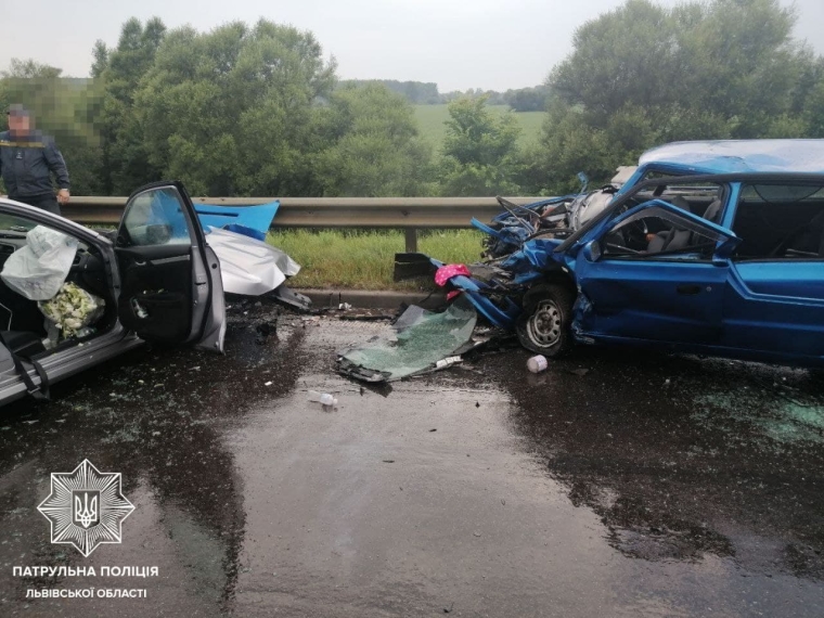 Авария произошла возле села Розвадов на трассе Киев-Чоп