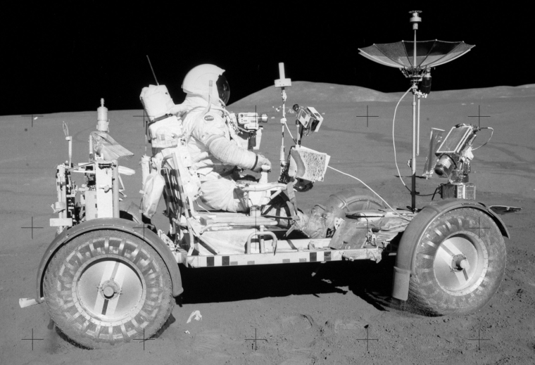 Командир "Апполона-15" Девід Скотт на місячному ровері