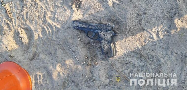 Правоохоронці також знайшли пістолет і гранату РГД-5