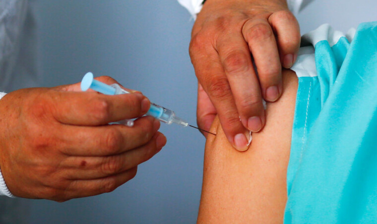 Владимир Зеленский планирует вакцинироваться во время второй волны вакцинации вместе с военными