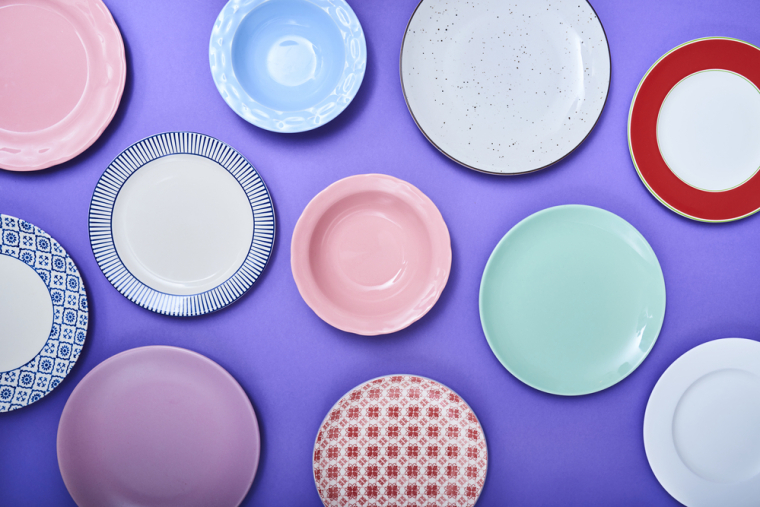 Тарілки потрібні людині не тільки для того, щоб поїсти, але водночас прикрасити свою кухню та стіл