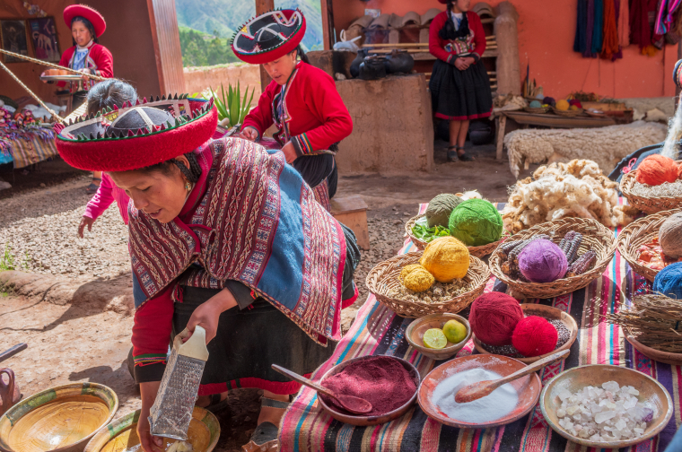 Ткачі Перу за роботою
