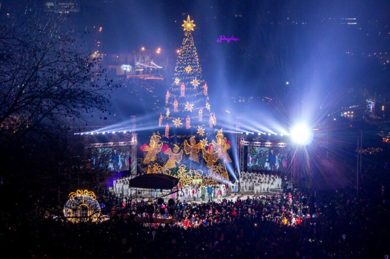 Новогодняя елка в Тбилиси (фото: europeanbestdestinations.com)