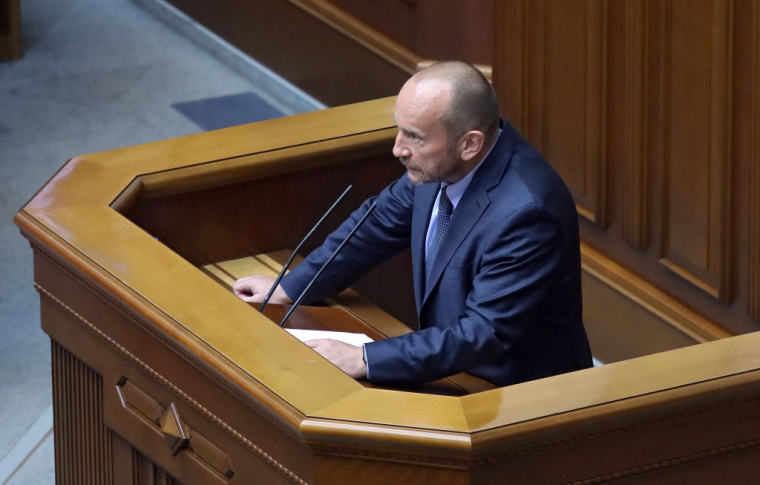 Павел Рябикин выступает в качестве кандидата на должность министра по стратегическим отраслям промышленности во время заседания Верховной Рады