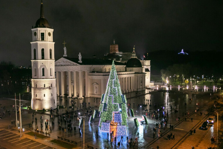 Новогодняя елка в Вильнюсе (фото: europeanbestdestinations.com)