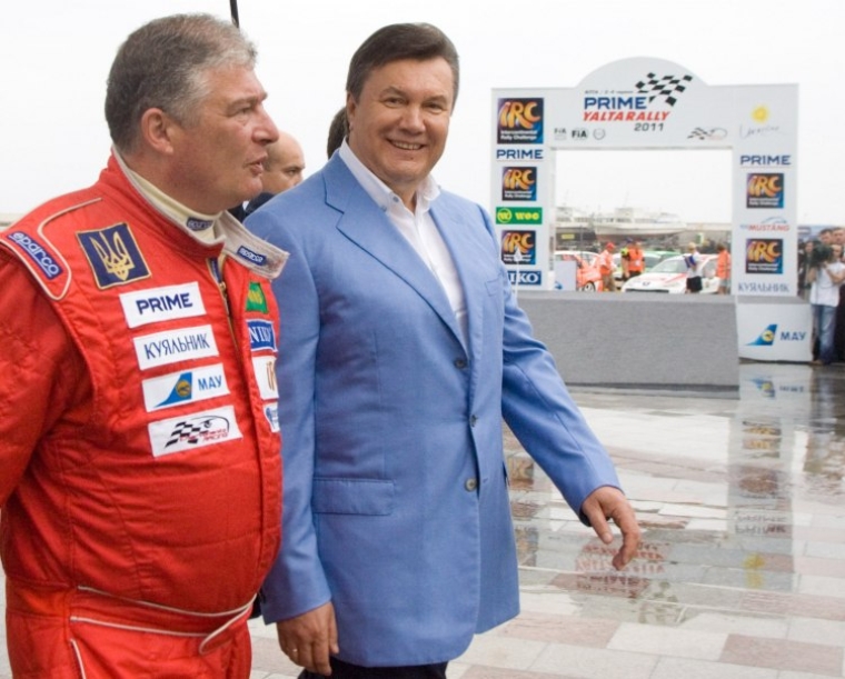 Президент Автомобільної федерації України Євген Червоненко і Президент України Віктор Янукович