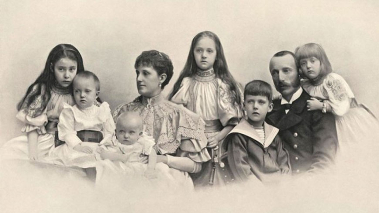 Эрцгерцог Карл Стефан с семьей. Вильгельму здесь два года, он сидит на руках у матери