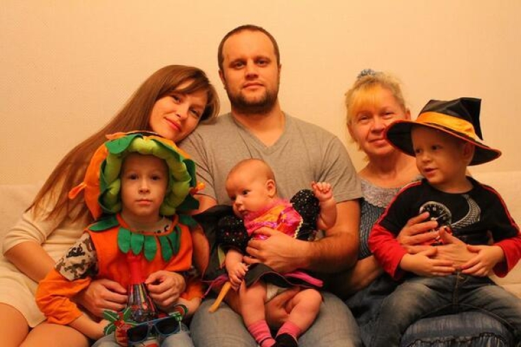 Павло Губарєв з родиною