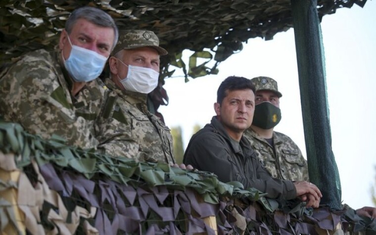 Президент Укрины Владимир Зеленский во время военных учений