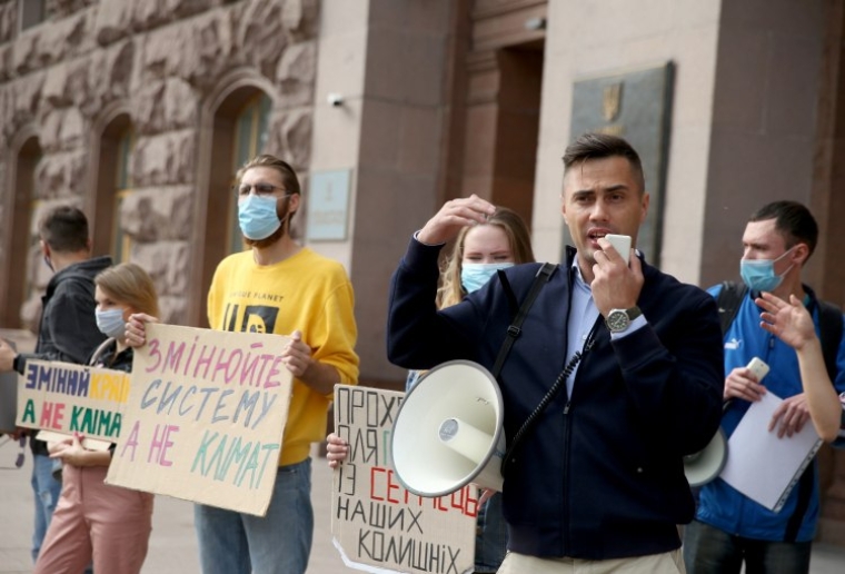 Екс-депутат, лідер політичної сили "Альтернатива" Єгор Фірсов під час глобального страйку за клімат, біля будівлі КМДА, 2020 р.