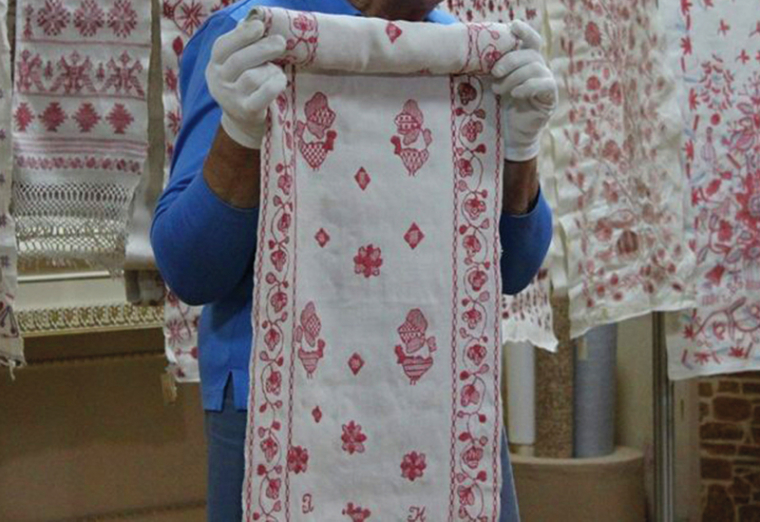 Старейшая вышивка, сохранившаяся в Украине, датирована только XVIII ст. — рушник, экспонируемый в Черниговском областном музее/choim.org
