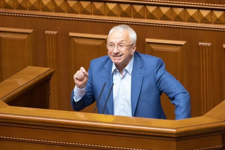 Олексій Кучеренко виступає з трибуни Верховної Ради