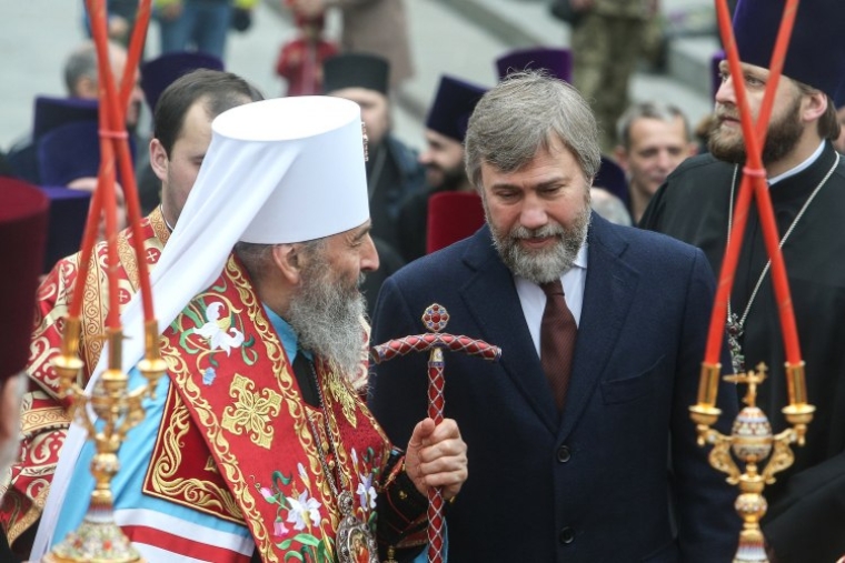 Митрополит Онуфрій і Вадим Новинський під час панахиди