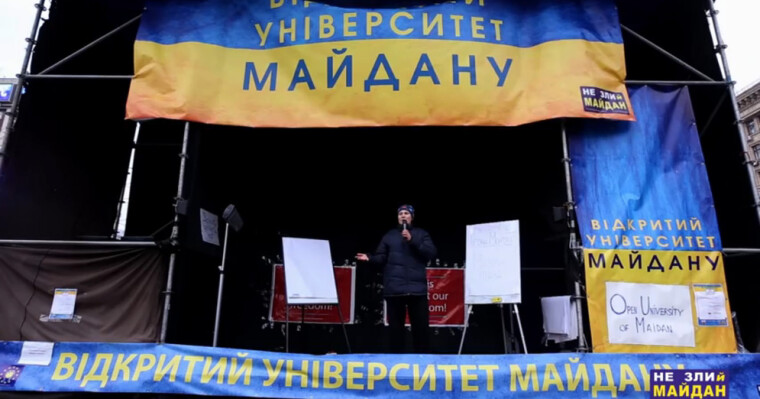 Татьяна Монтян читает лекцию в Открытом университете Майдана 7 января 2014