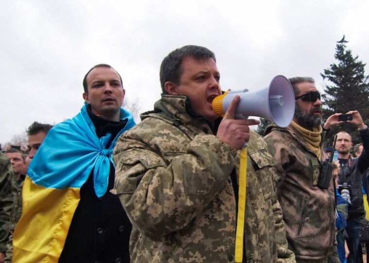 Семен Семенченко во время народного вече "Кривой Рог без Вилкула"