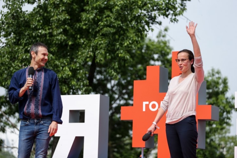 Святослав Вакарчук и Юлия Клименко во время презентации партии "Голос" в Киеве, 16 июня 2019 г.
