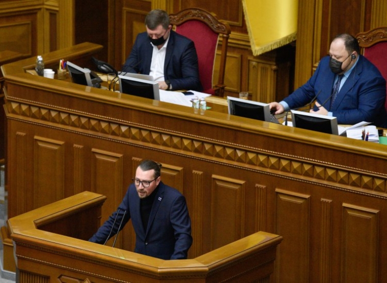 Віталій Безгін (за трибуною) під час засідання Верховної Ради України