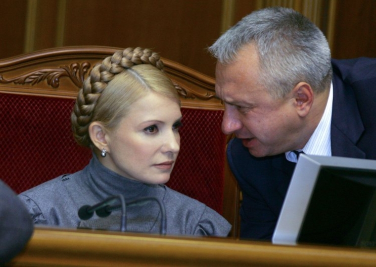 Премьер-министр Украины Юлия Тимошенко и министр ЖКХ Украины Алексей Кучеренко в зале Верховной Рады