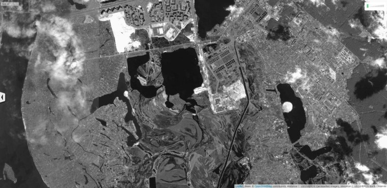 Супутниковий знімок 2005 року. Підтверджує штучне походження озера Небреж