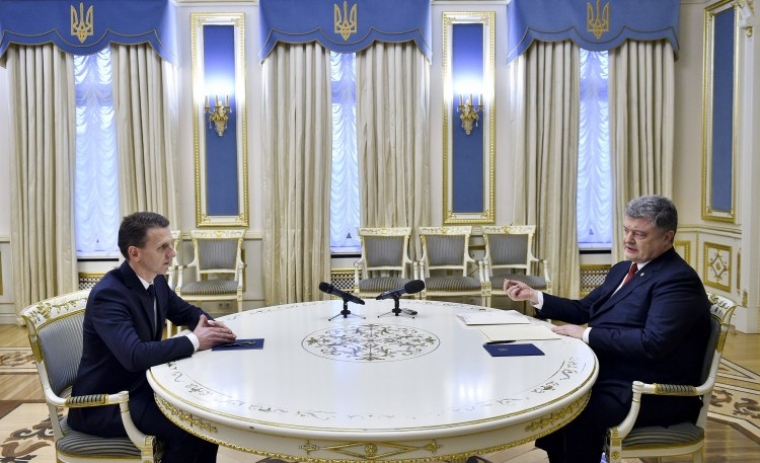 Президент України Петро Порошенко і новопризначений директор Державного бюро розслідувань Роман Труба під час зустрічі, 2017 р.