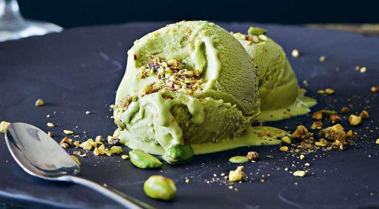 Радостно-зеленое и нежно-сладкое ядро фисташки придает одноименному мороженому не только изысканный вкус, но и приятный цвет