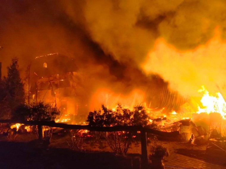 Пожар на Харьковщине после воздушной атаки