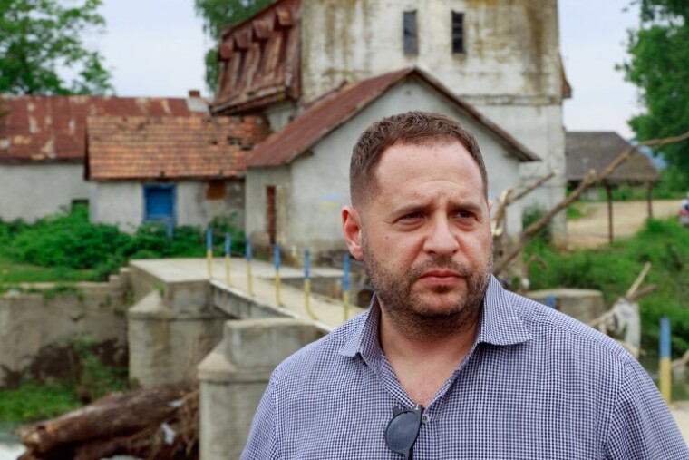 Помощник президента Украины Владимира Зеленского Андрей Ермак во время рабочей поездки в Закарпатскую область