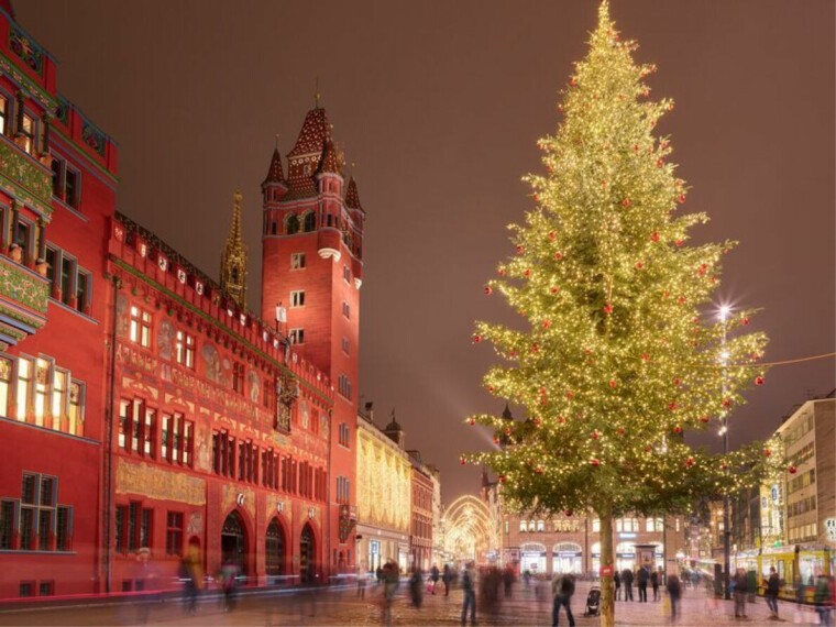 Новогодняя елка в Базеле (фото: europeanbestdestinations.com)