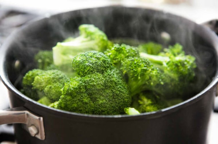 Оптимальный способ приготовления брокколи – быстрая варка в малом объеме воды или на пару