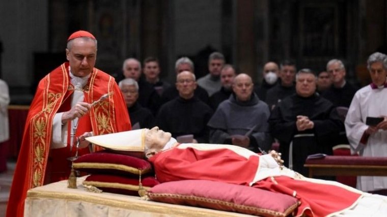Похороны Папы Римского Бенедикта XVI