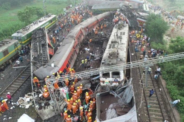 Названо причину аварії на залізниці в Індії