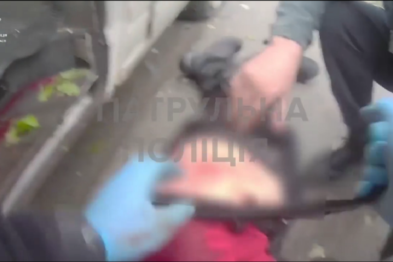 Трагедія у Чернігові: у Нацполіції показали на відео перші хвилини після атаки росіян