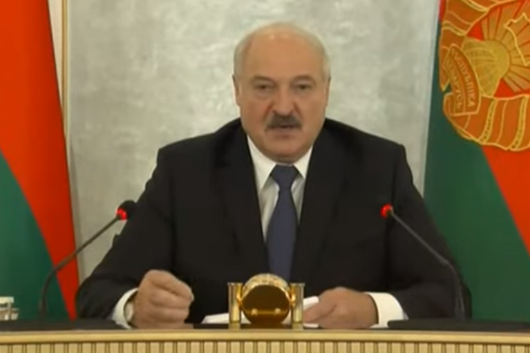 Лукашенко запевняє, що Білорусь не збирається нападати на Україну