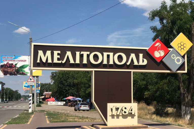 Оккупанты Мелитополя распродают гуманитарку из Запорожья, — мэр