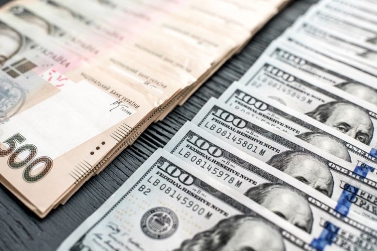 НБУ отменил ограничения на объемы продажи иностранной валюты населению