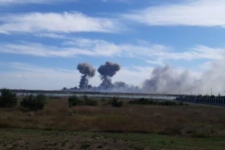 Взрыв под Саками: Maxar показала новые снимки авиабазы