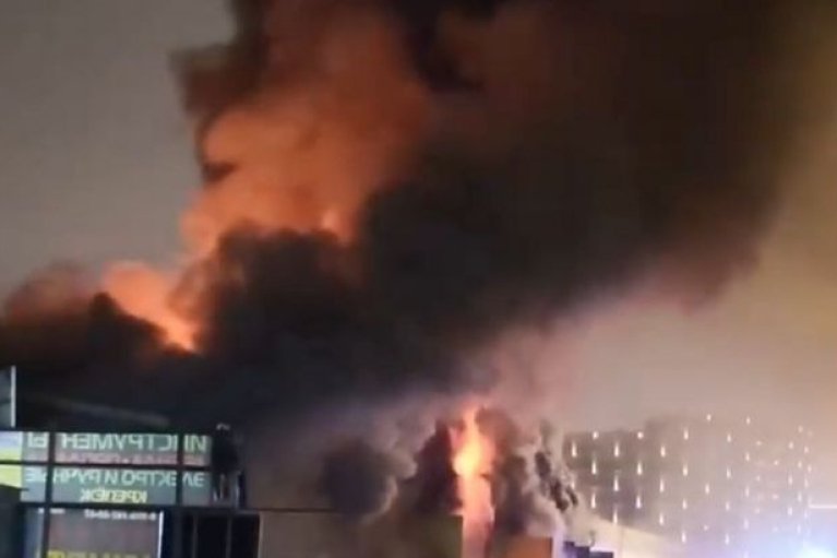 В Москве загорелся новый склад горючего: горят две тысячи квадратов (ВИДЕО)