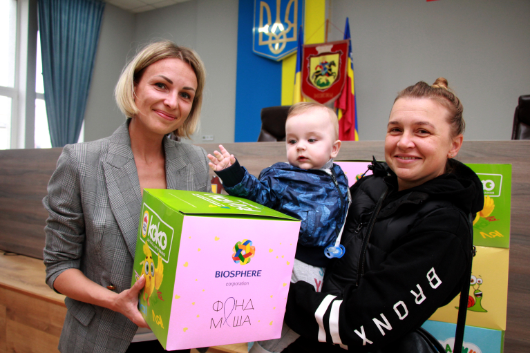 Сотни детей в сложных обстоятельствах получили Пакет "Ма!Ля!" с самыми необходимыми товарами от украинских брендов