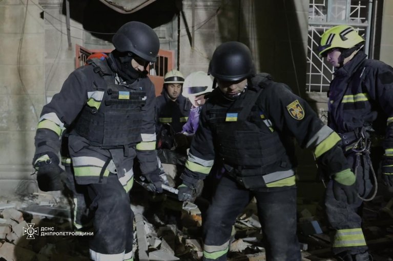 Еще один погибший: в Днепре завершили аварийно-спасательные работы на месте удара РФ