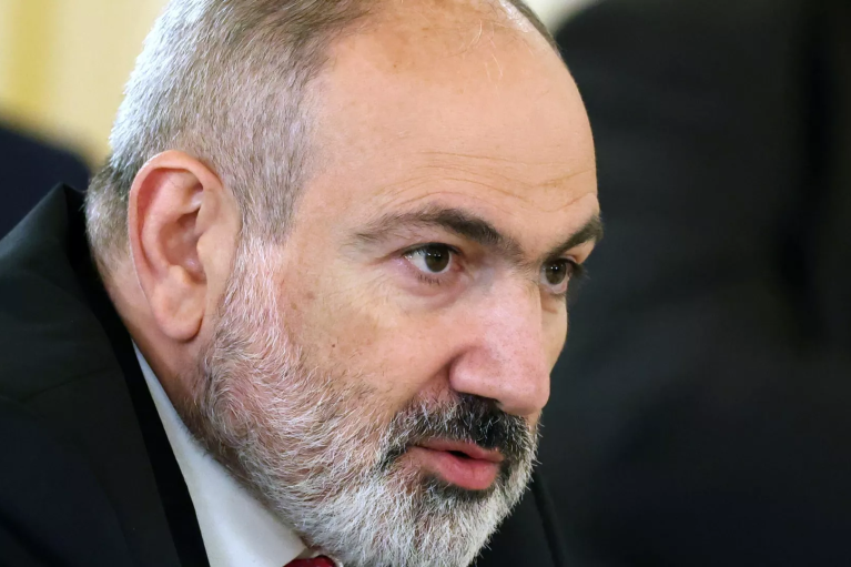 Вертолет премьер-министра Армении Пашиняна экстренно совершил вынужденную посадку