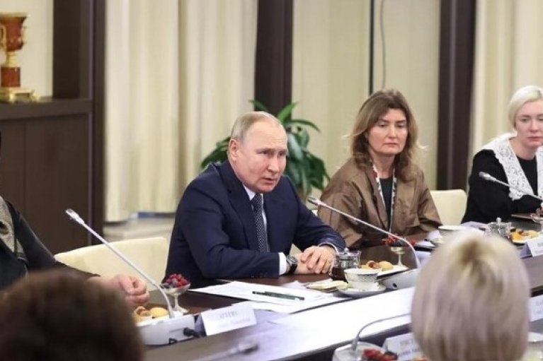 ЗМІ ідентифікували "матерів військових" на зустрічі з Путіним: усі виявилися підставними