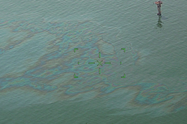 Из-за обстрела Херсонского порта в Днепр попали нефтепродукты (ВИДЕО)